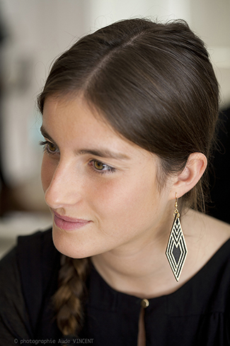 Photographie des boucles d’oreilles Les Oudayas, créées par Marika Chapka,