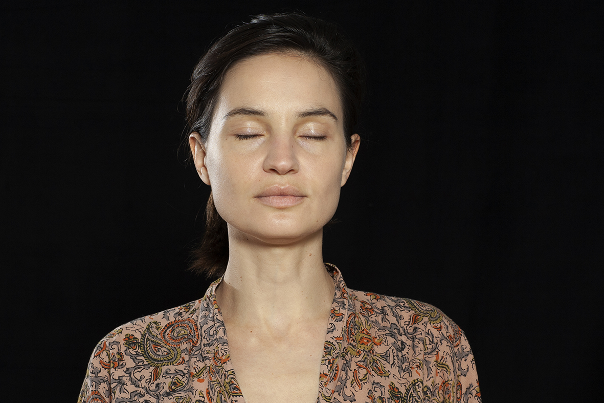 Portrait-Pauline-Deshons-copyright-Portrait-et-image-de-Soi-AVStudio-056-relaxation